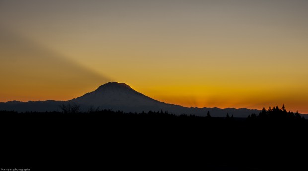 This is about 5 min before the sun peeked over the right side ridge. 