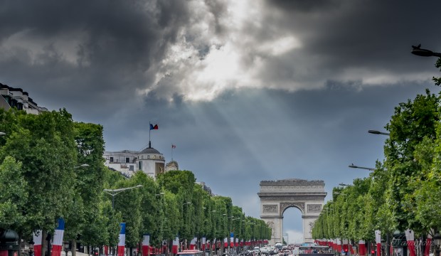 Arc de Triomphe. Right place at the right time